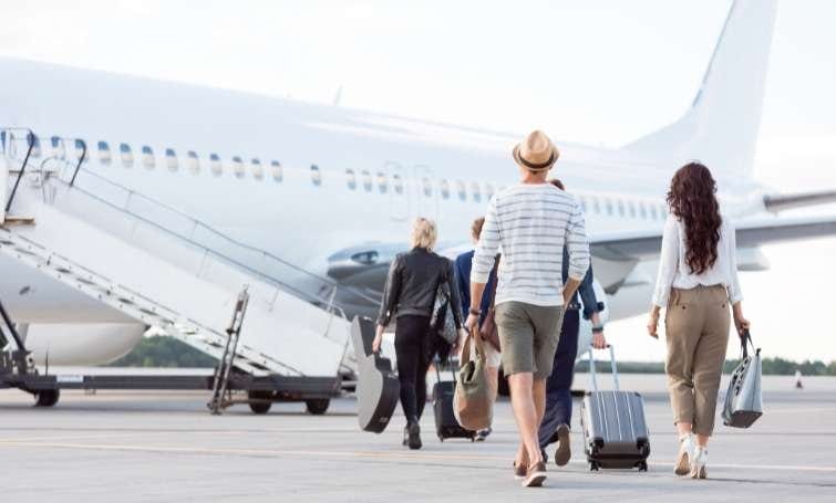 a group of traveler to board in the plane